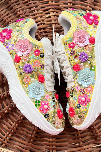 Yellow solid synthetic sneakers