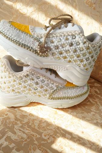 Yellow solid synthetic sneakers