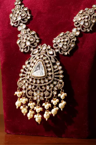 Gold plated kundan pearl necklace set