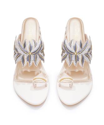 Cream embroidered Kolhapuri block heels 3