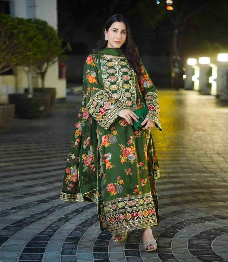 Green sequin embroidered straight suit