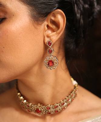 Royal pink kundan choker set with maang tikka and earrings 2