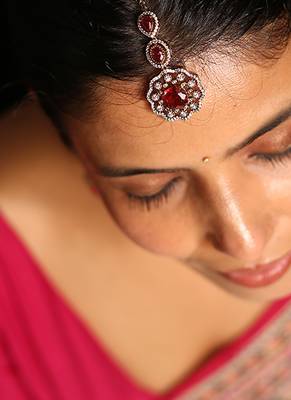 Royal pink kundan choker set with maang tikka and earrings 3