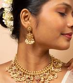 Guttapusalu necklace with pink and white stones and matching stud earrings