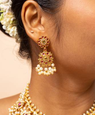 Guttapusalu necklace with pink and white stones and matching stud earrings 2