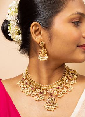 Guttapusalu necklace with pink and white stones and matching stud earrings 3
