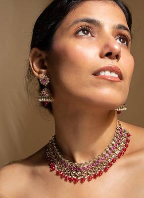 Elegant pink and gold kundan necklace set with matching earrings 2