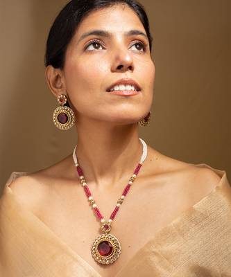 Ruby red beaded necklace set with statement pendant 2