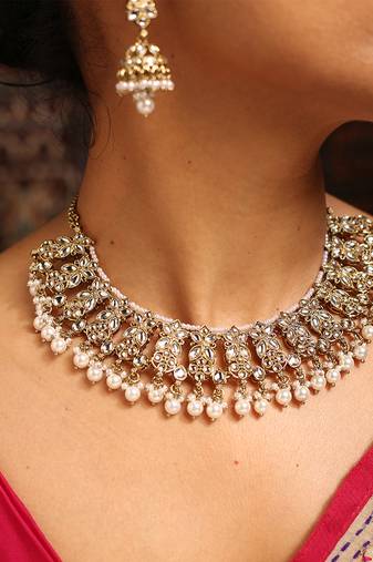 Royal kundan choker set with pearl droplets