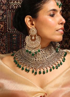 Grand kundan choker set with emerald green beads 1