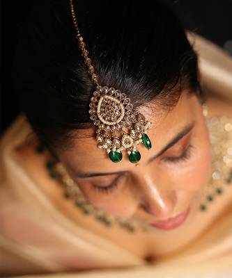 Grand kundan choker set with emerald green beads 3