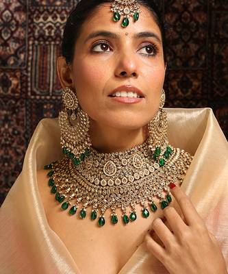 Grand kundan choker set with emerald green beads 4