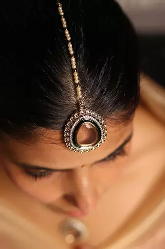Elegant polki necklace set with champagne stones