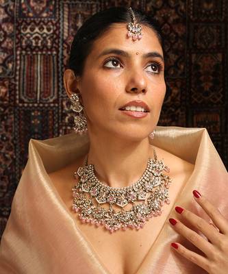 Traditional kundan and baby pink bead jewelry set 5