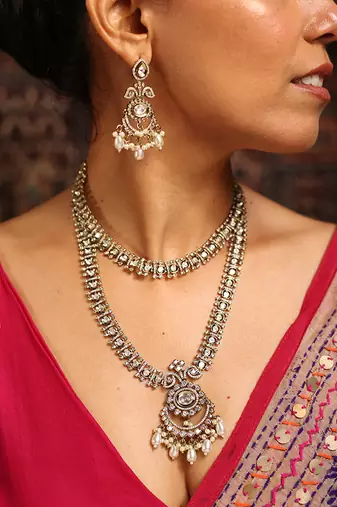 Stunning gold-toned diamond necklace set with clear stones and pearl drops
