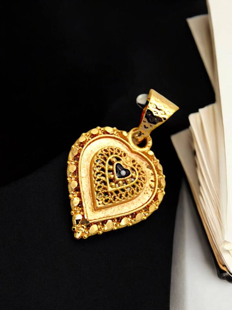 Gold plated heart shape pendant forwomen and girls