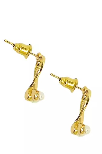 Golden adornments: set of 6 gold-plated stud earrings
