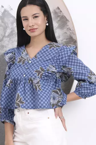 blue cotton gathered or pleated top