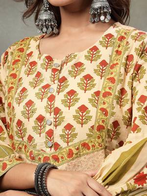 green and peach floral print cotton a-line kurta and trouser with dupatta set 4