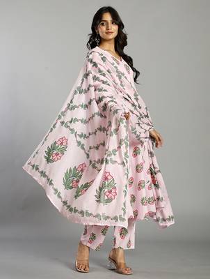 light pink block print cotton a-line maternity kurta trouser dupatta set 2