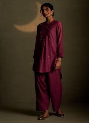 Magenta embroidered chanderi kurta set 1