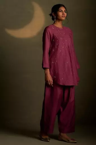 Magenta embroidered chanderi kurta set
