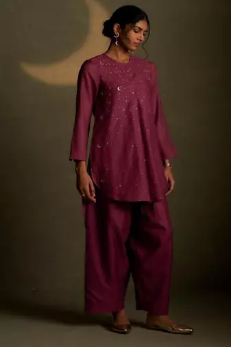 Magenta embroidered chanderi kurta set
