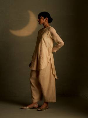 Beige embroidered chanderi kurta set 4