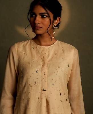 Beige embroidered chanderi kurta set 5