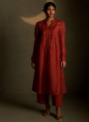 Red embroidered chanderi kurta set 1