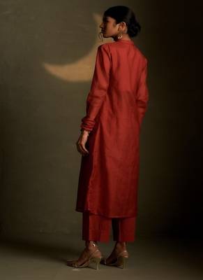 Red embroidered chanderi kurta set 2