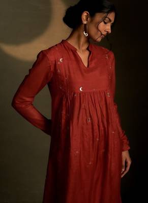 Red embroidered chanderi kurta set 3