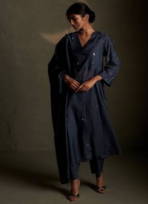 Blue embroidered chanderi kurta set 4