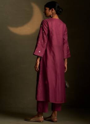 Magenta embroidered chanderi kurta set 4