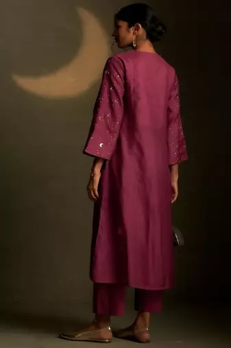 Magenta embroidered chanderi kurta set