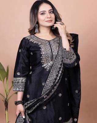Black chinnon silk embroidery work Suit set 4