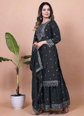 Black chinnon silk embroidery work Suit set 3