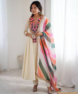 Off white embroidered anarkali with dupatta 3