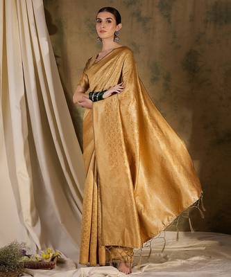 Timeless cream banarasi silk saree with weaving work 4