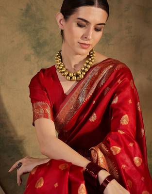 Bold red banarasi silk saree with weaving work 5