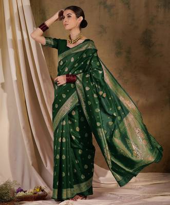Enchanting green banarasi silk saree with weaving work 3