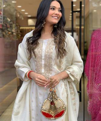 Off white elegance embroidered viscose chanderi kurta set 2