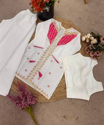 Offwhite embroidered ethnic suit  4