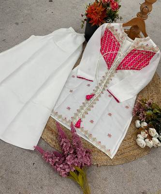 Offwhite embroidered ethnic suit  5
