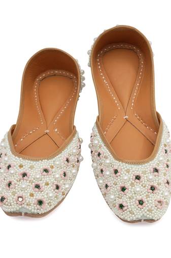 White pearl embroidered leather juttis