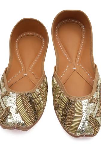 Gold sequin embroidered leather juttis
