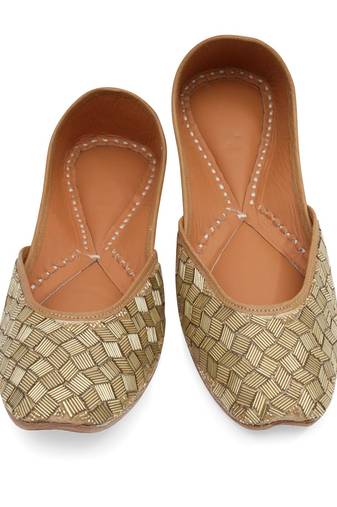 Gold embroidered leather juttis