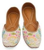 Cream floral embroidered leather juttis