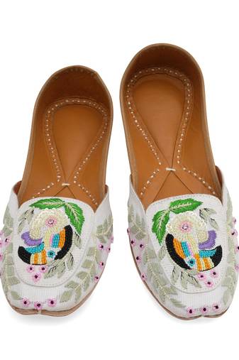 White floral embroidered leather juttis
