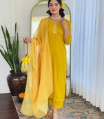 Women   s yellow embroidered kurta set     elegant ethnic wear